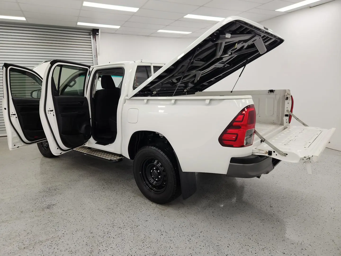 2021 Toyota Hilux Gallery Image 12