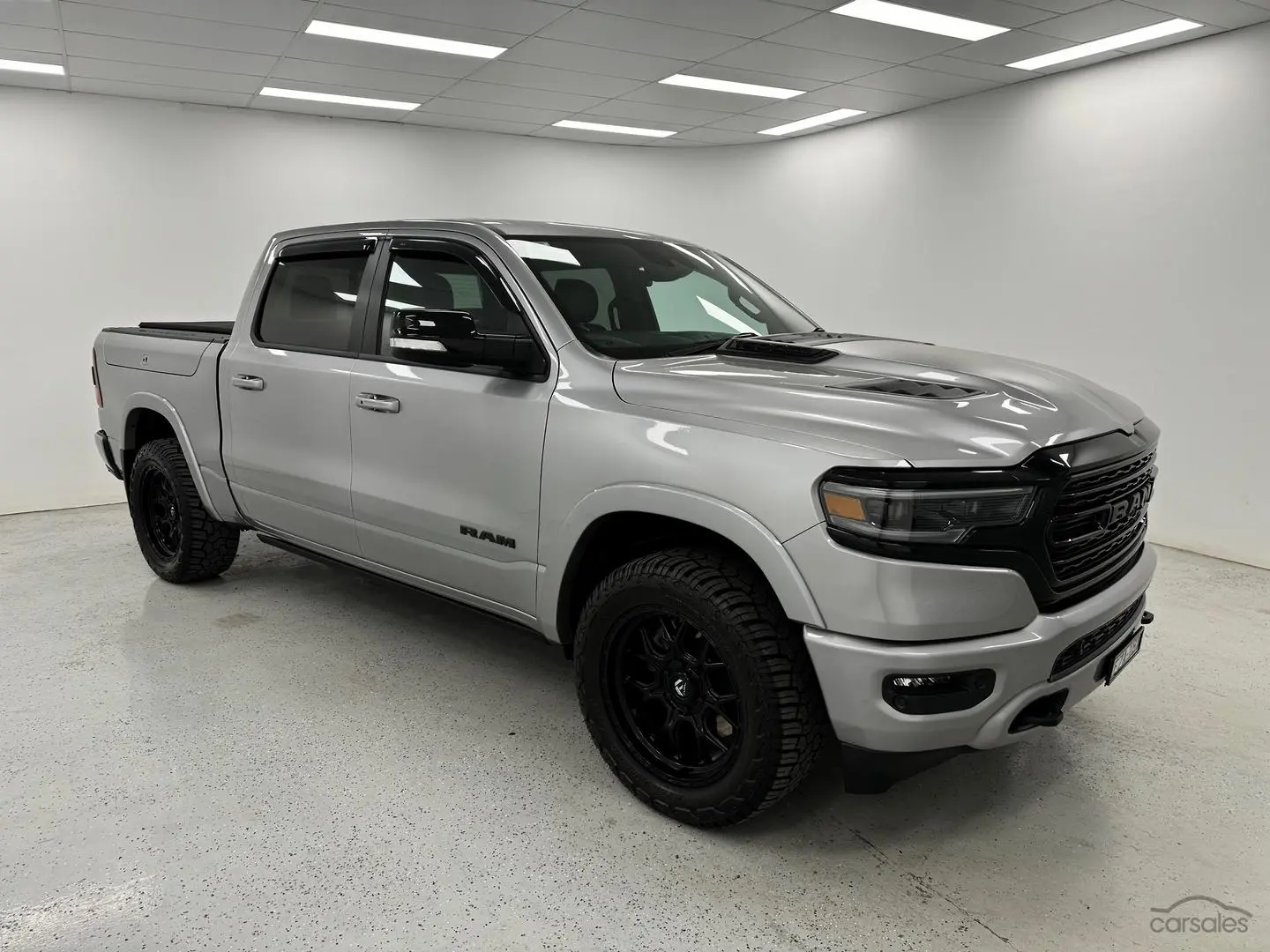 2023 RAM 1500 Image 2