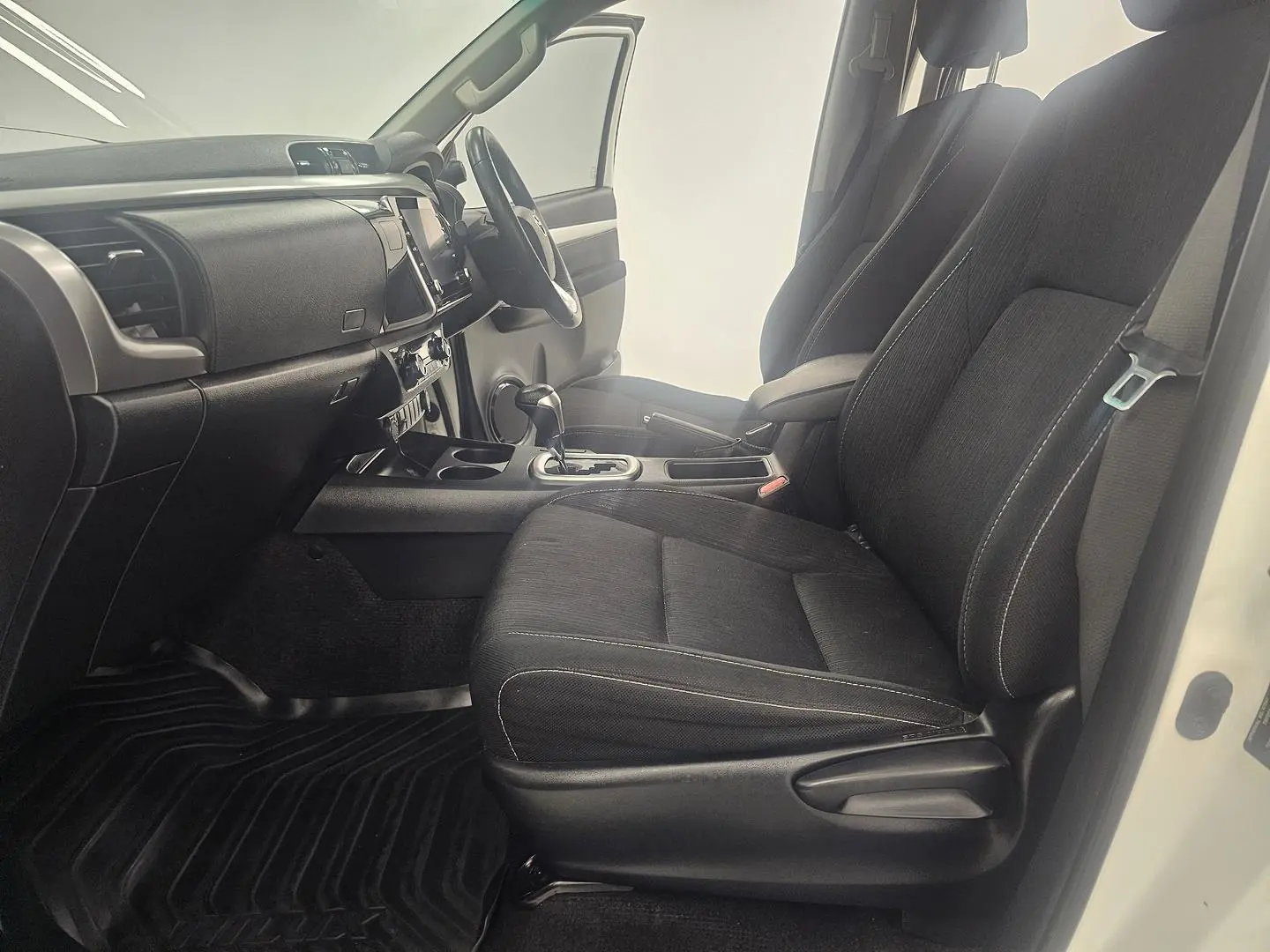 2021 Toyota Hilux Gallery Image 12