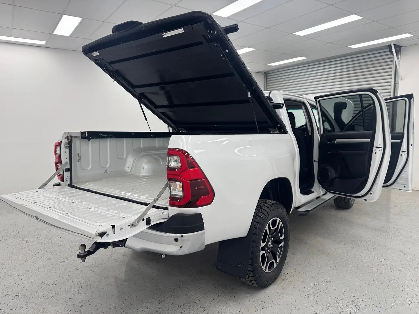 2023 Toyota Hilux Gallery Image 9