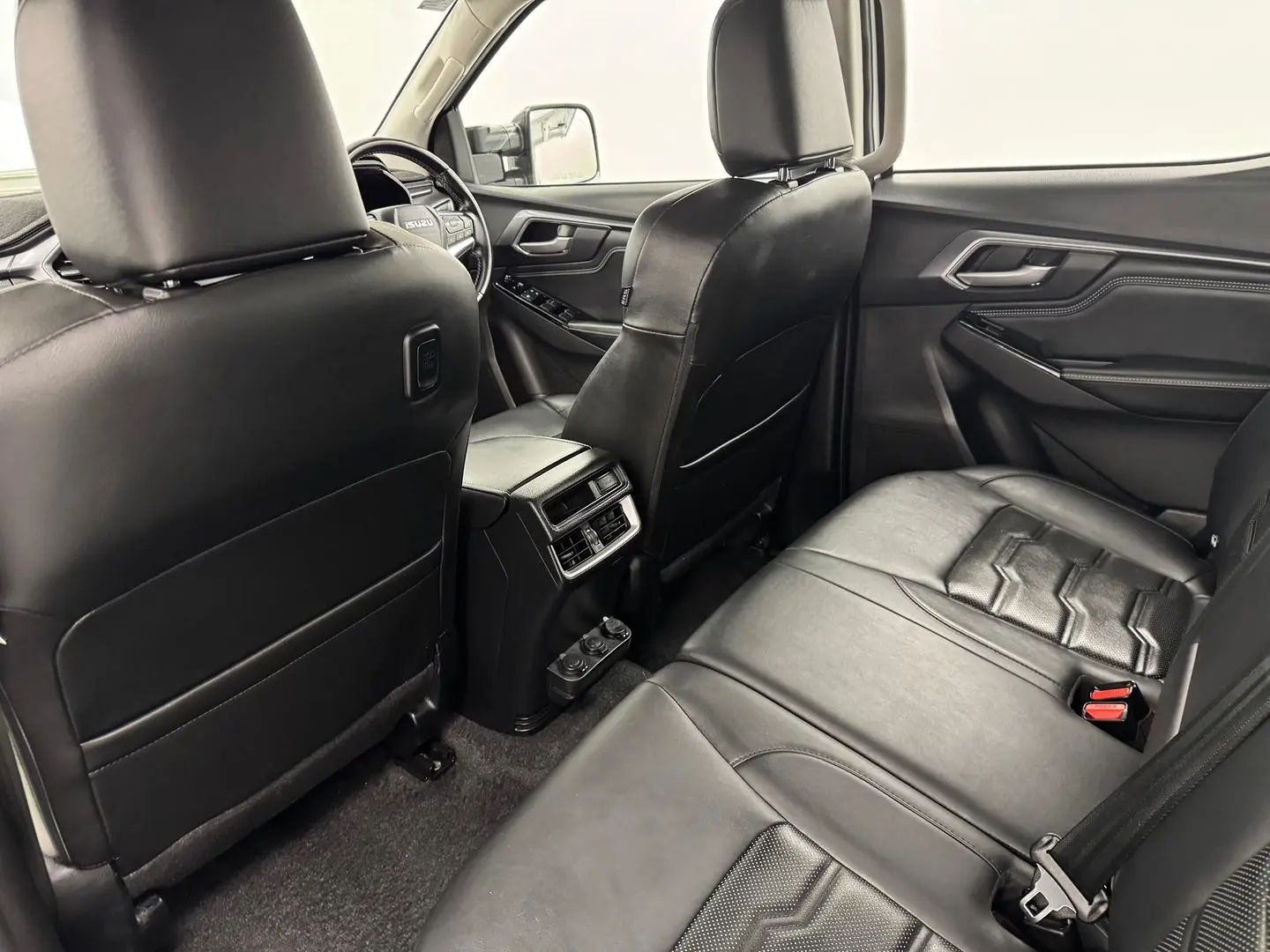 2024 Isuzu D-MAX Gallery Image 24
