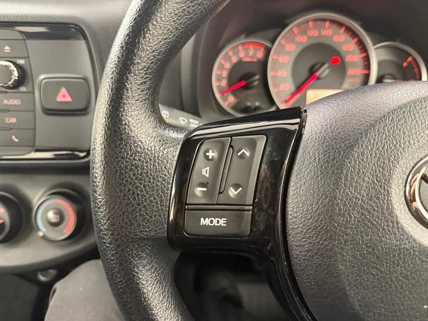 2017 Toyota Yaris Gallery Image 25