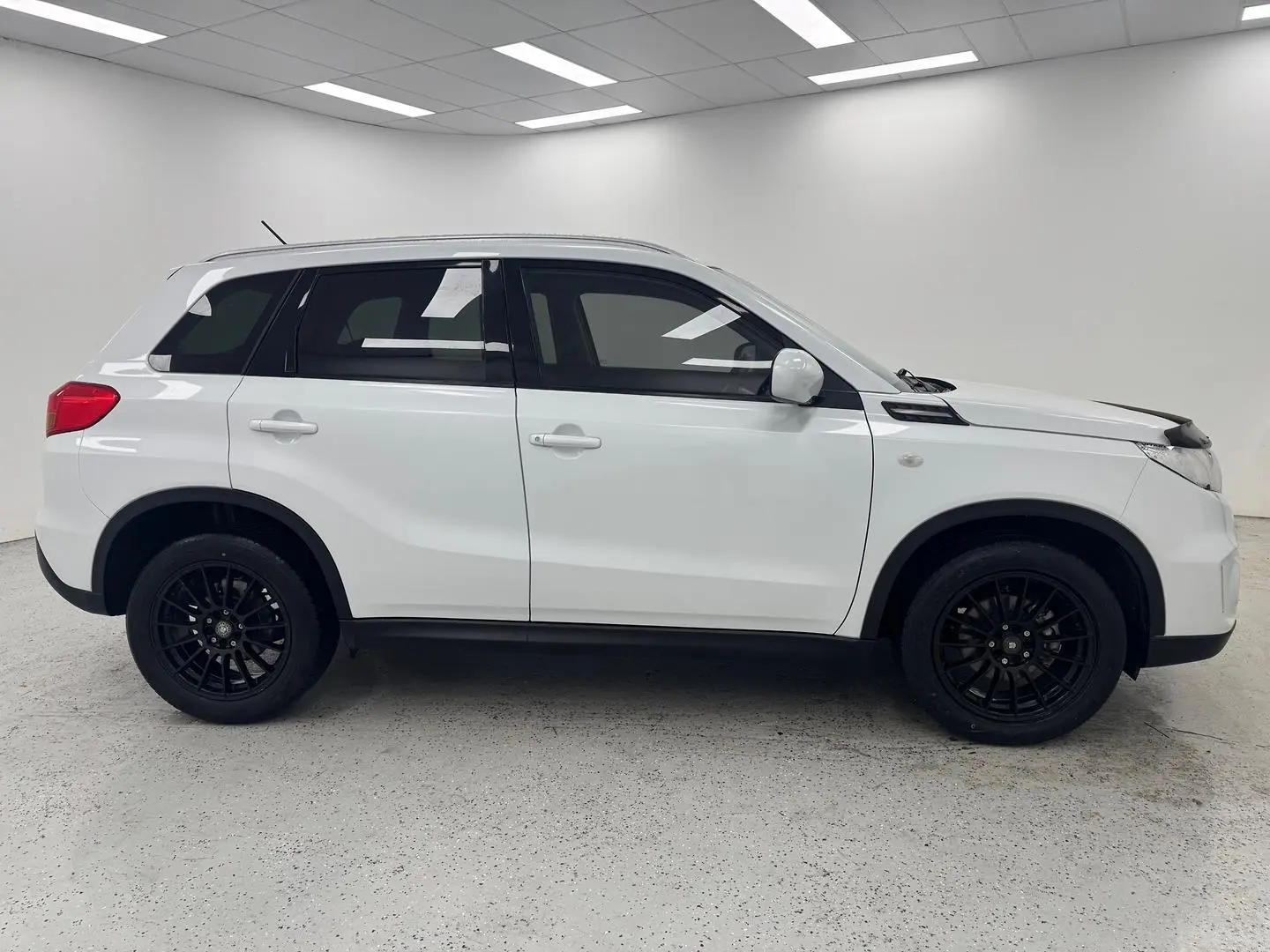 2018 Suzuki Vitara Gallery Image 2
