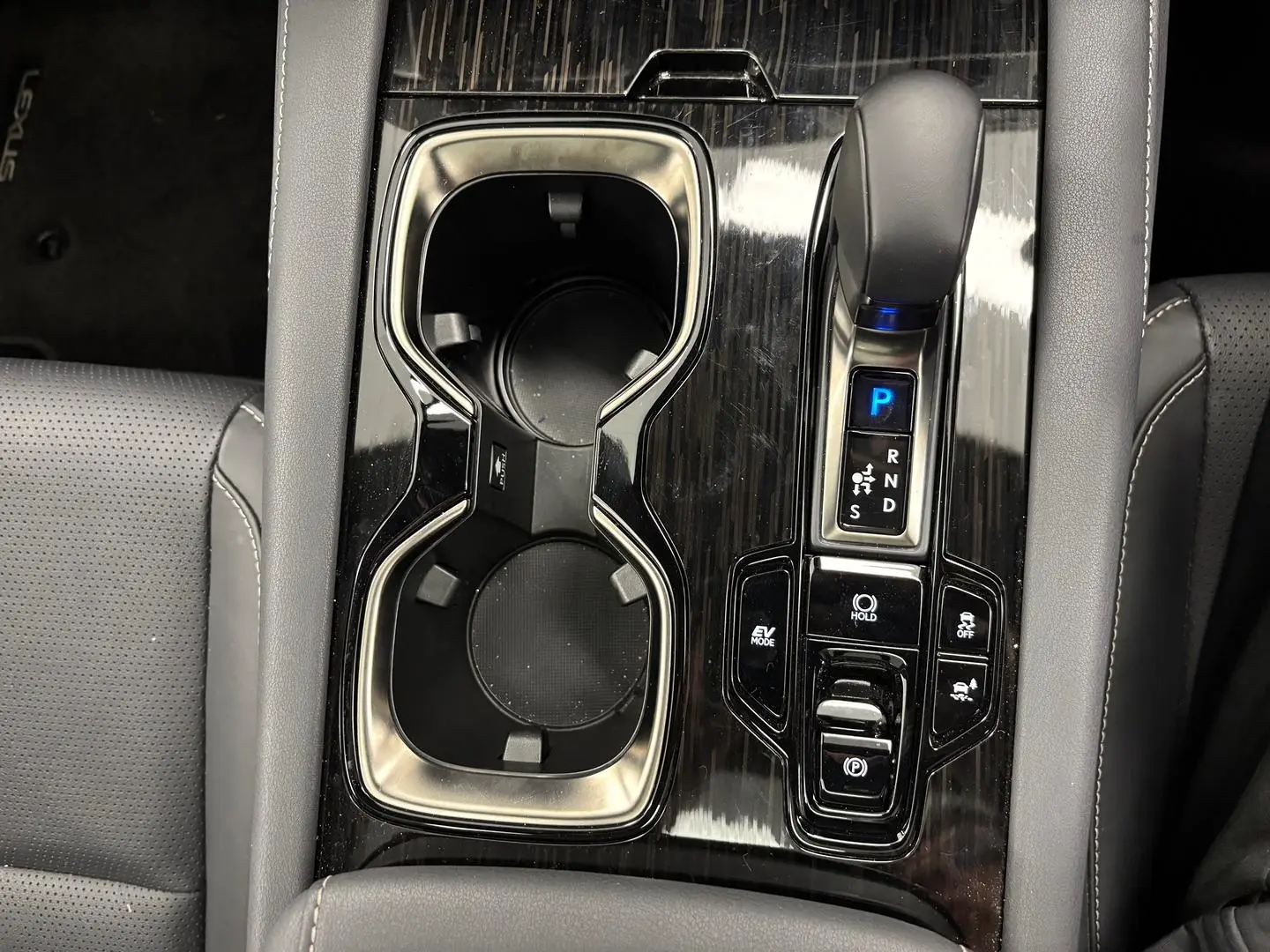 2025 Lexus RX Gallery Image 36
