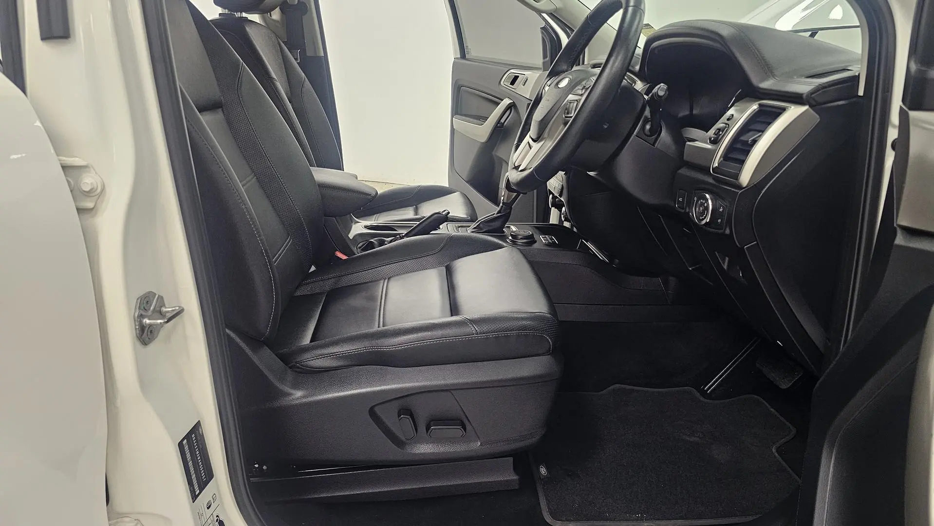 2022 Ford Everest Gallery Image 24