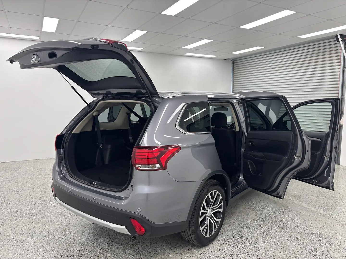 2017 Mitsubishi Outlander Gallery Image 10