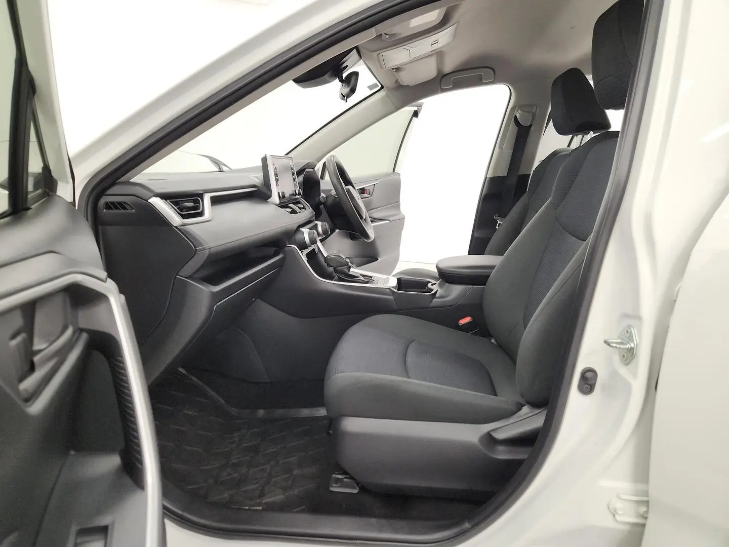 2019 Toyota RAV4 Gallery Image 28