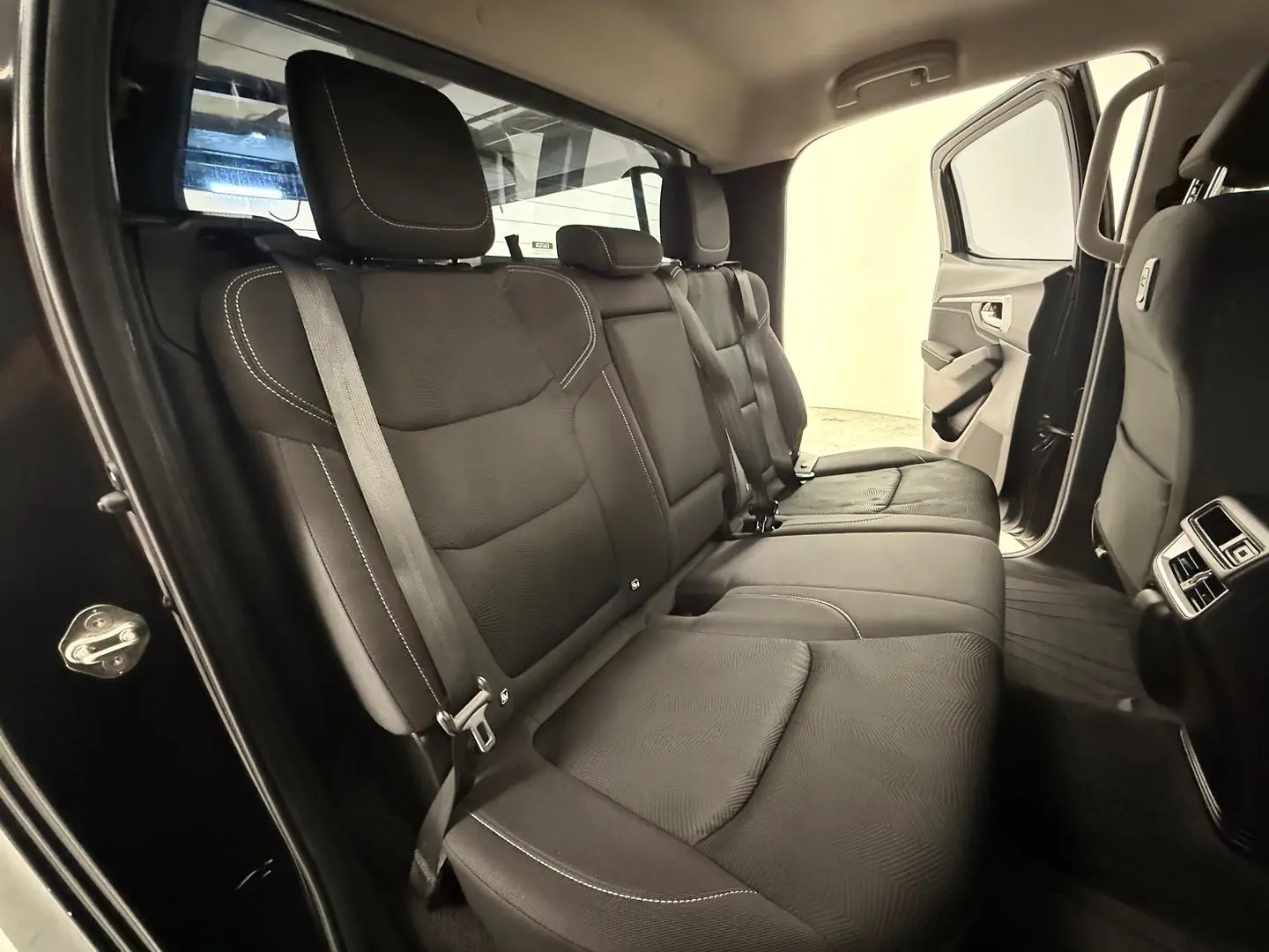 2022 Isuzu D-MAX Gallery Image 19