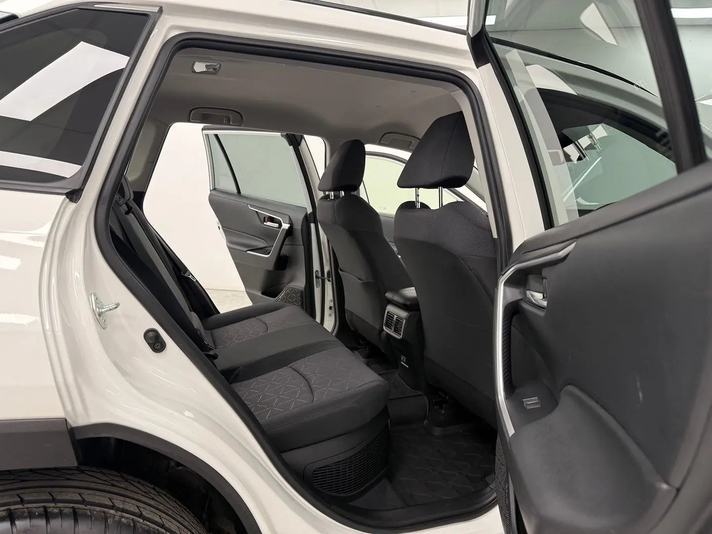 2020 Toyota RAV4 Gallery Image 16