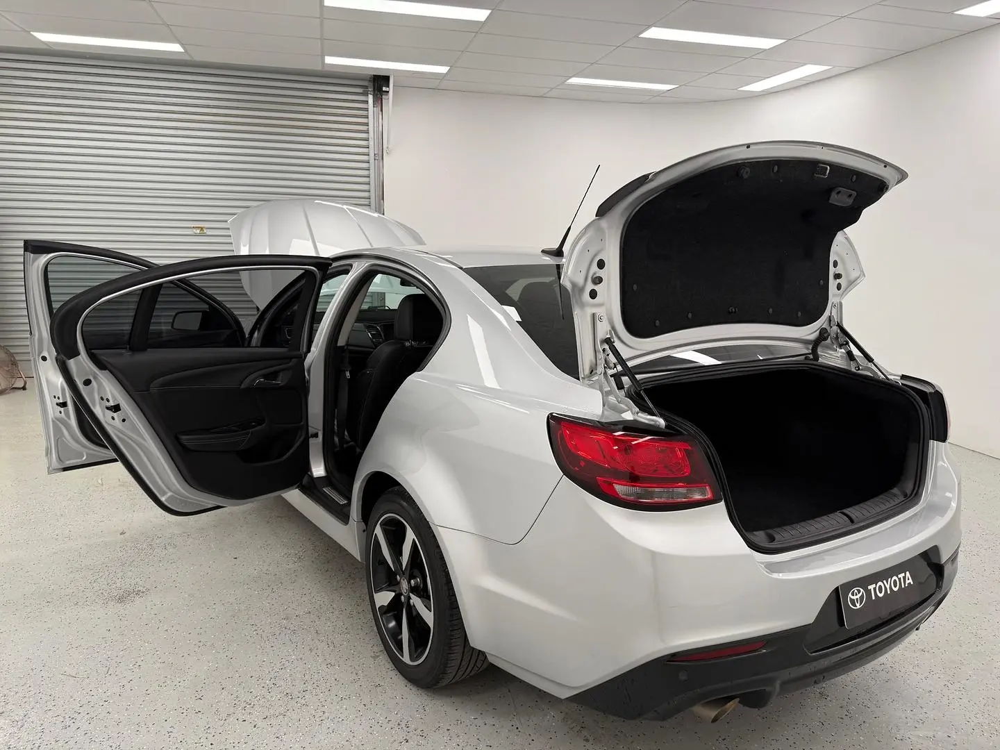 2017 Holden Commodore Gallery Image 12