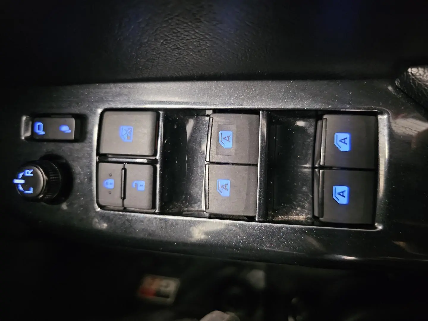 2025 Toyota Hilux Gallery Image 37