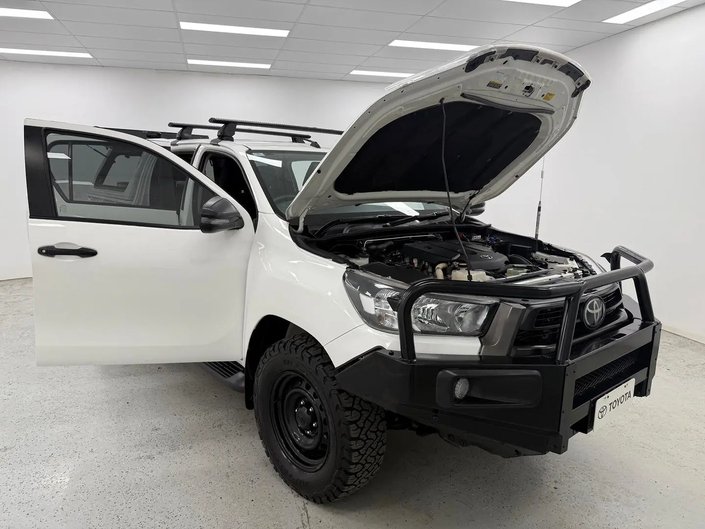 2020 Toyota Hilux Gallery Image 24