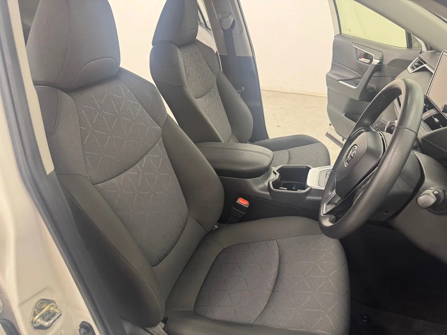 2024 Toyota RAV4 Gallery Image 26