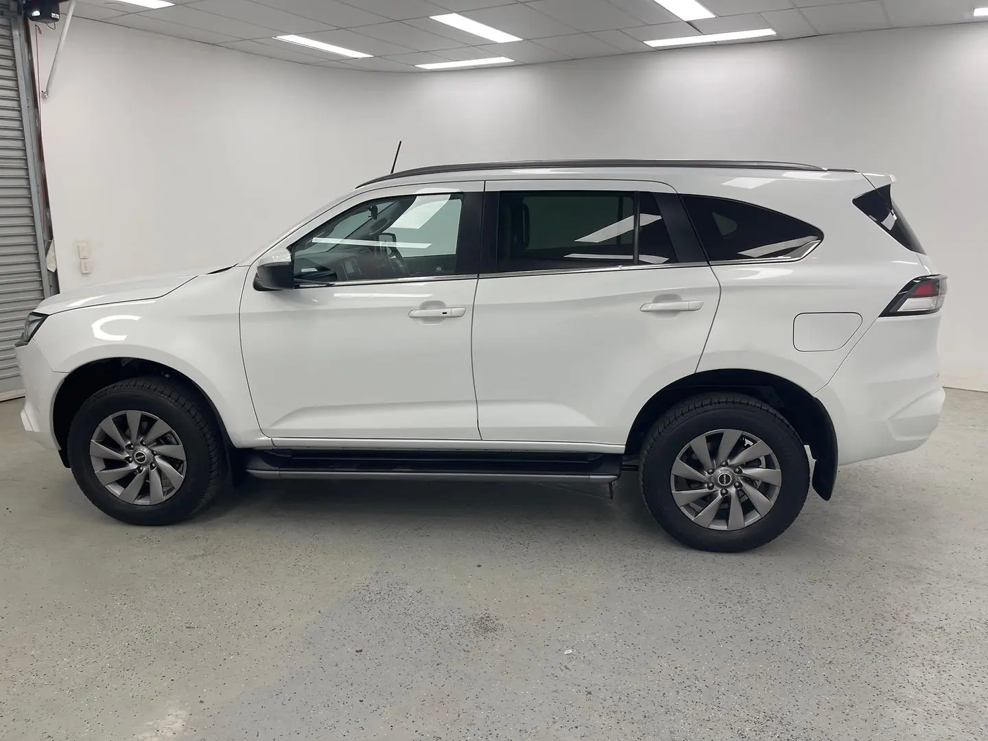 2021 Isuzu MU-X Gallery Image 6