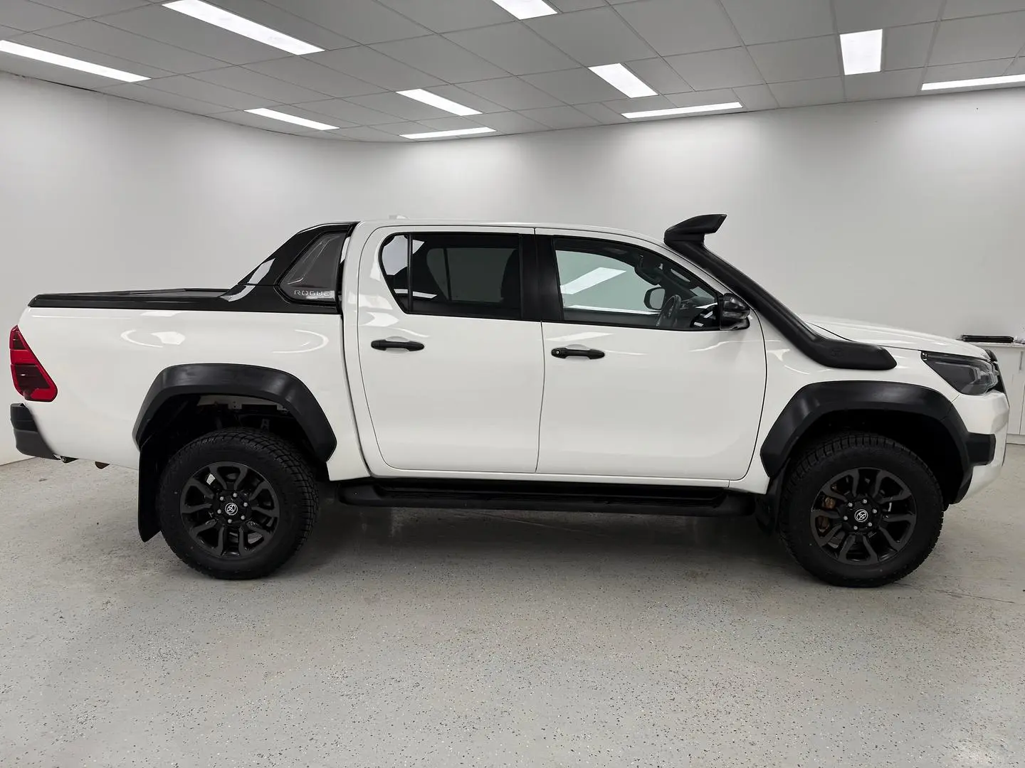 2023 Toyota Hilux Gallery Image 2