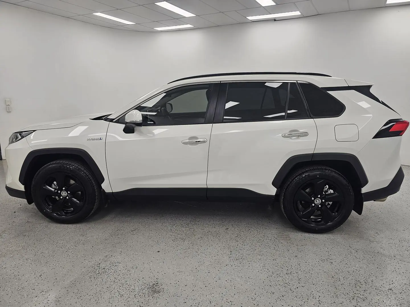 2021 Toyota RAV4 Gallery Image 6
