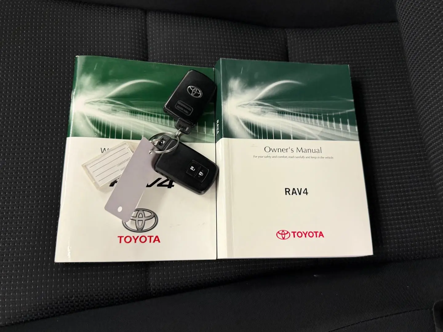 2018 Toyota RAV4 Gallery Image 31