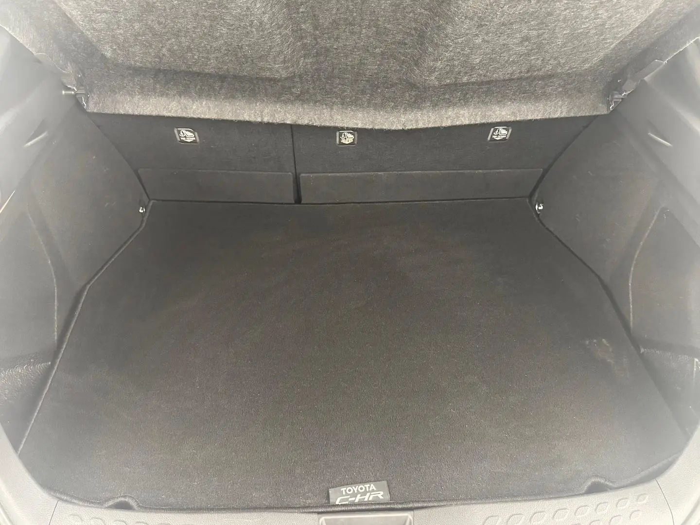 2018 Toyota C-HR Gallery Image 32