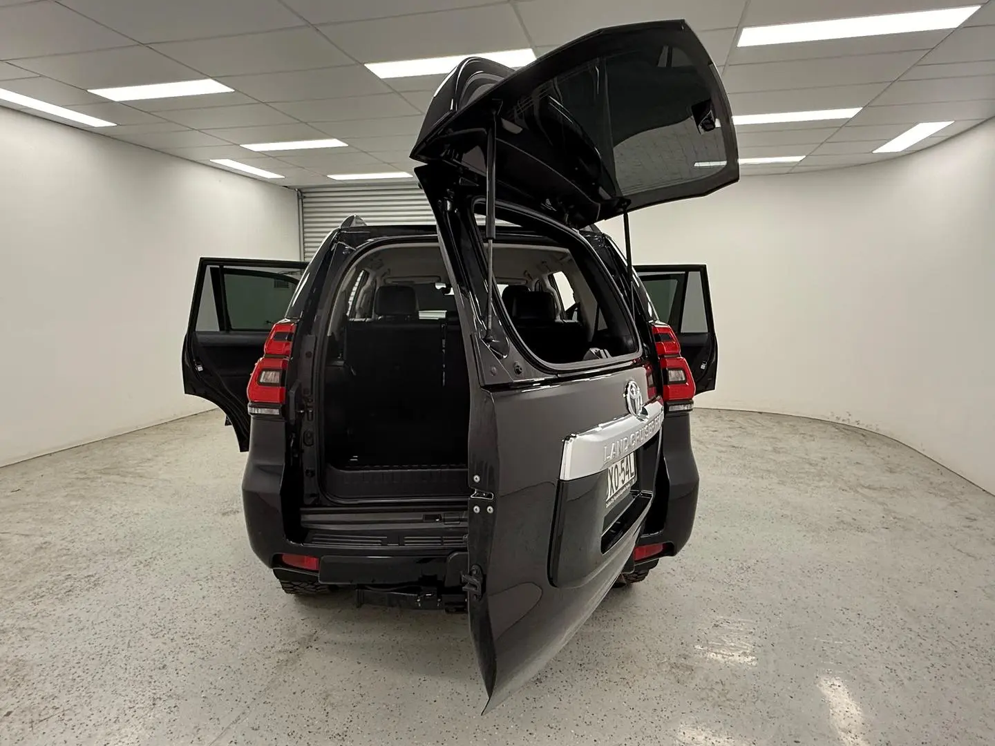 2018 Toyota Landcruiser Prado Gallery Image 14
