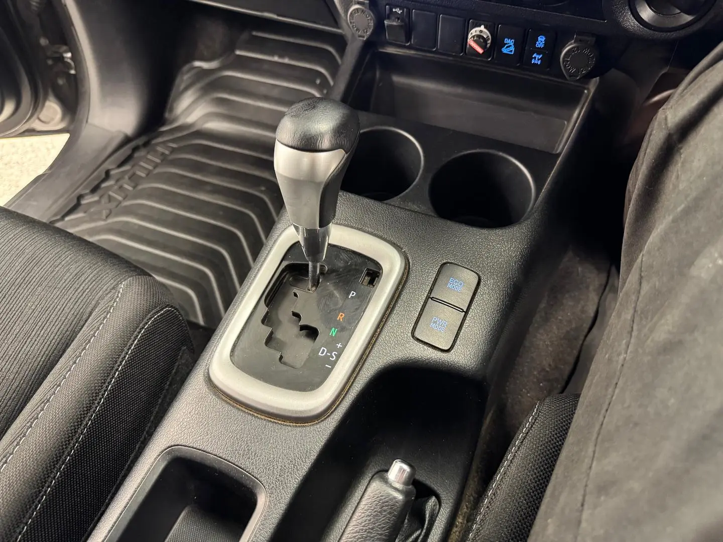 2020 Toyota Hilux Gallery Image 26