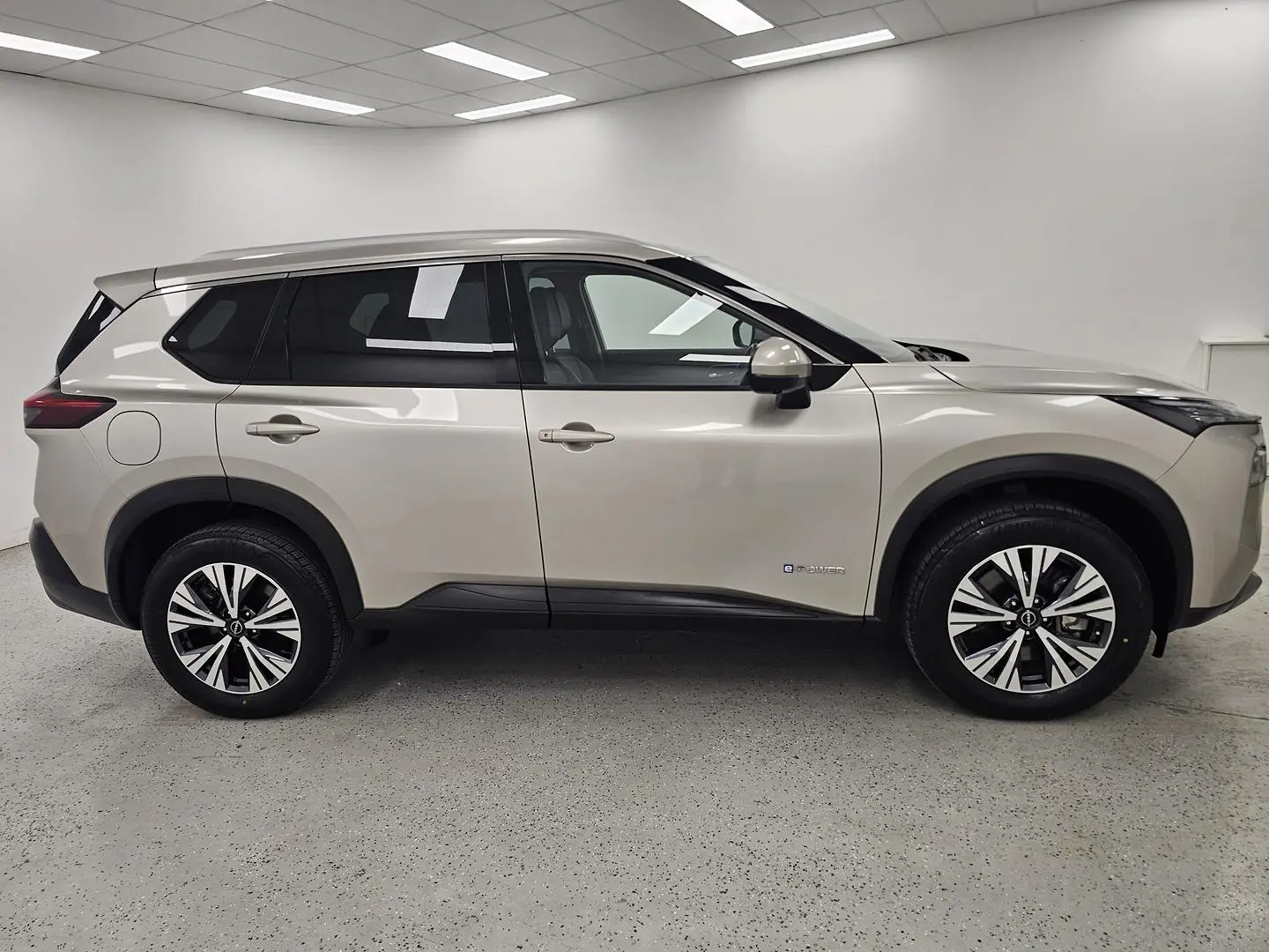 2023 Nissan X-TRAIL Gallery Image 2