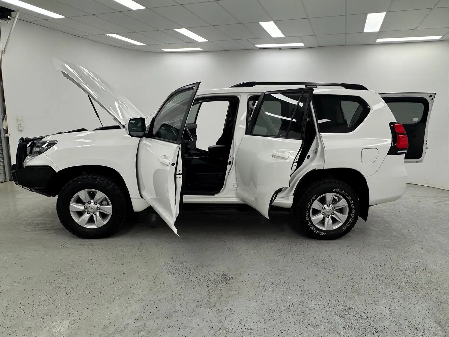 2020 Toyota Landcruiser Prado Gallery Image 11