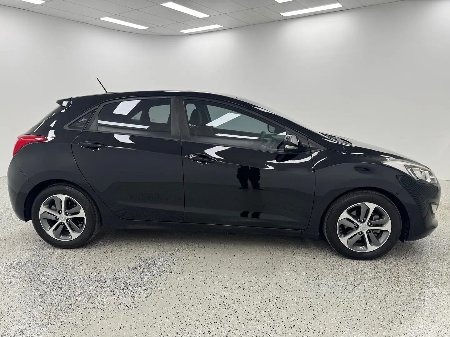 2016 Hyundai i30 Gallery Image 2