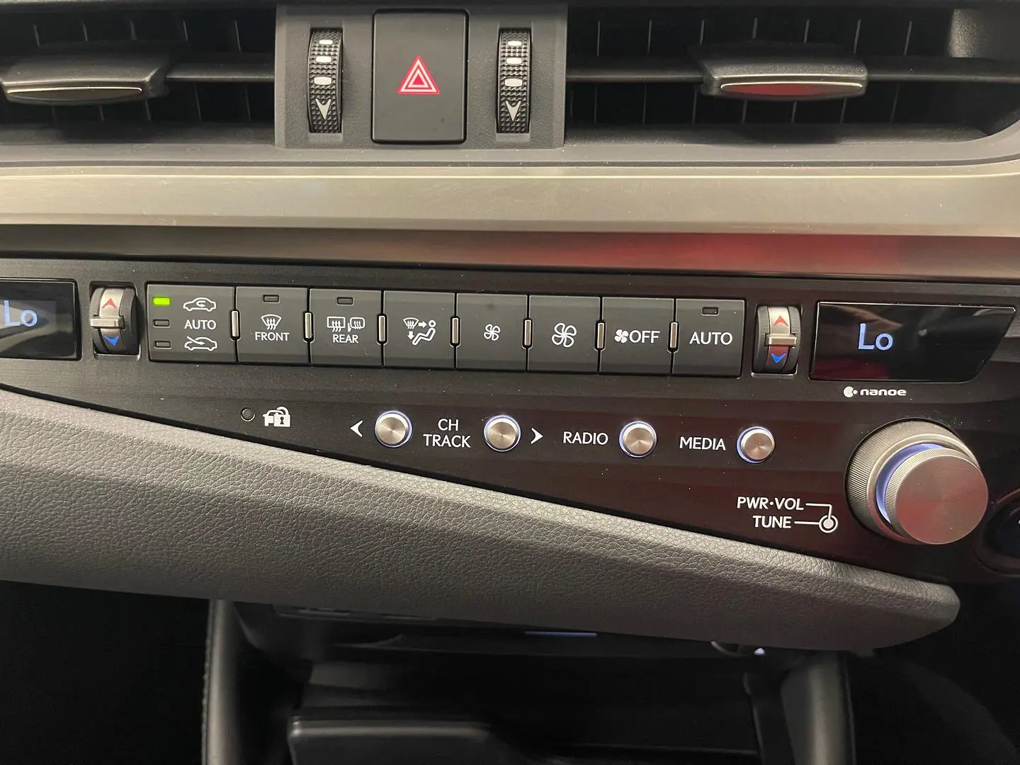 2021 Lexus ES Gallery Image 24