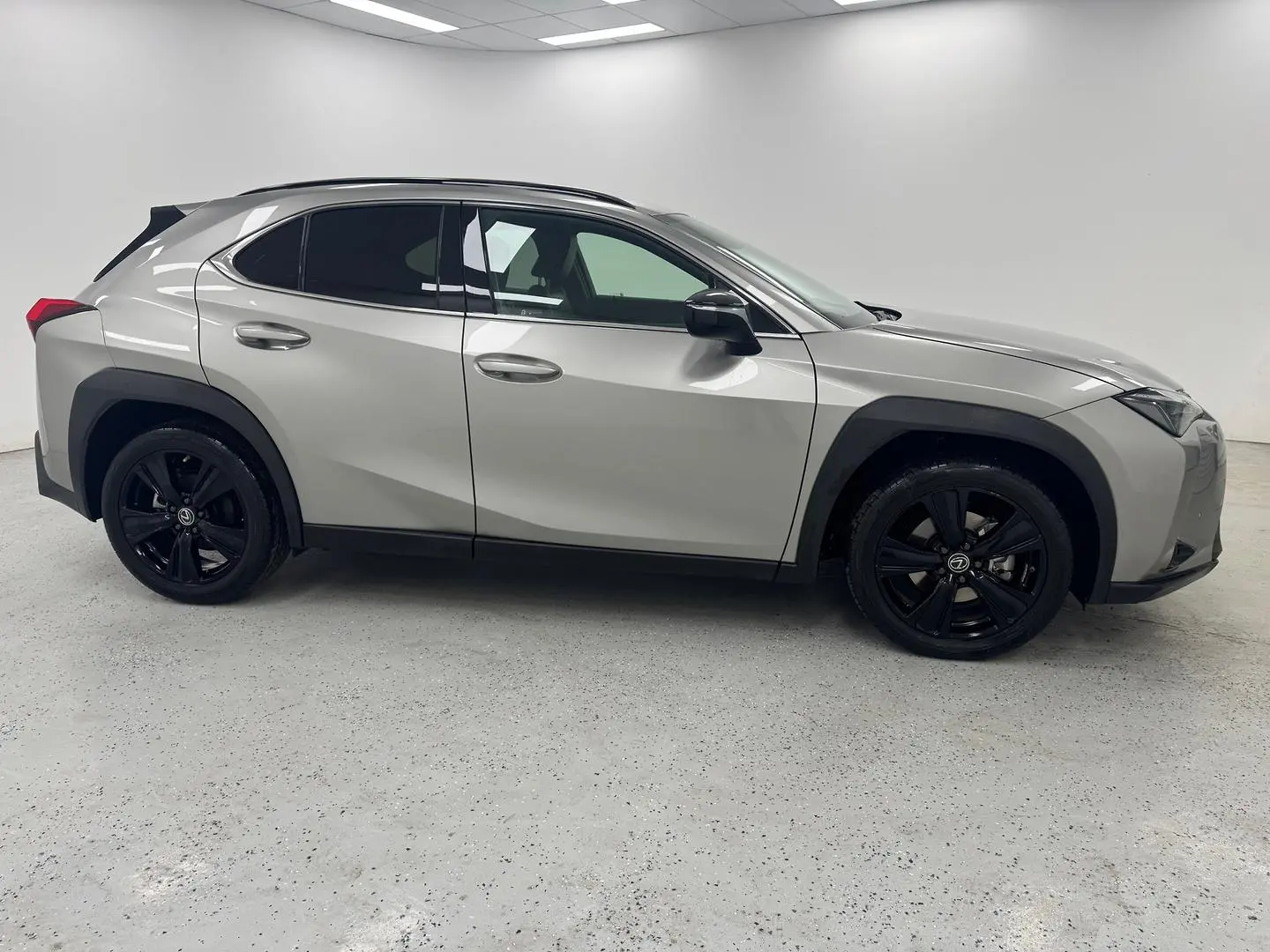 2021 Lexus UX Gallery Image 2