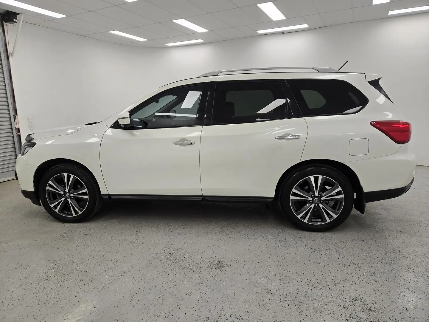 2017 Nissan Pathfinder Gallery Image 6