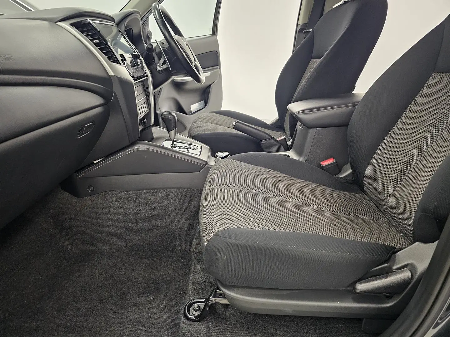 2023 Mitsubishi Triton Gallery Image 12