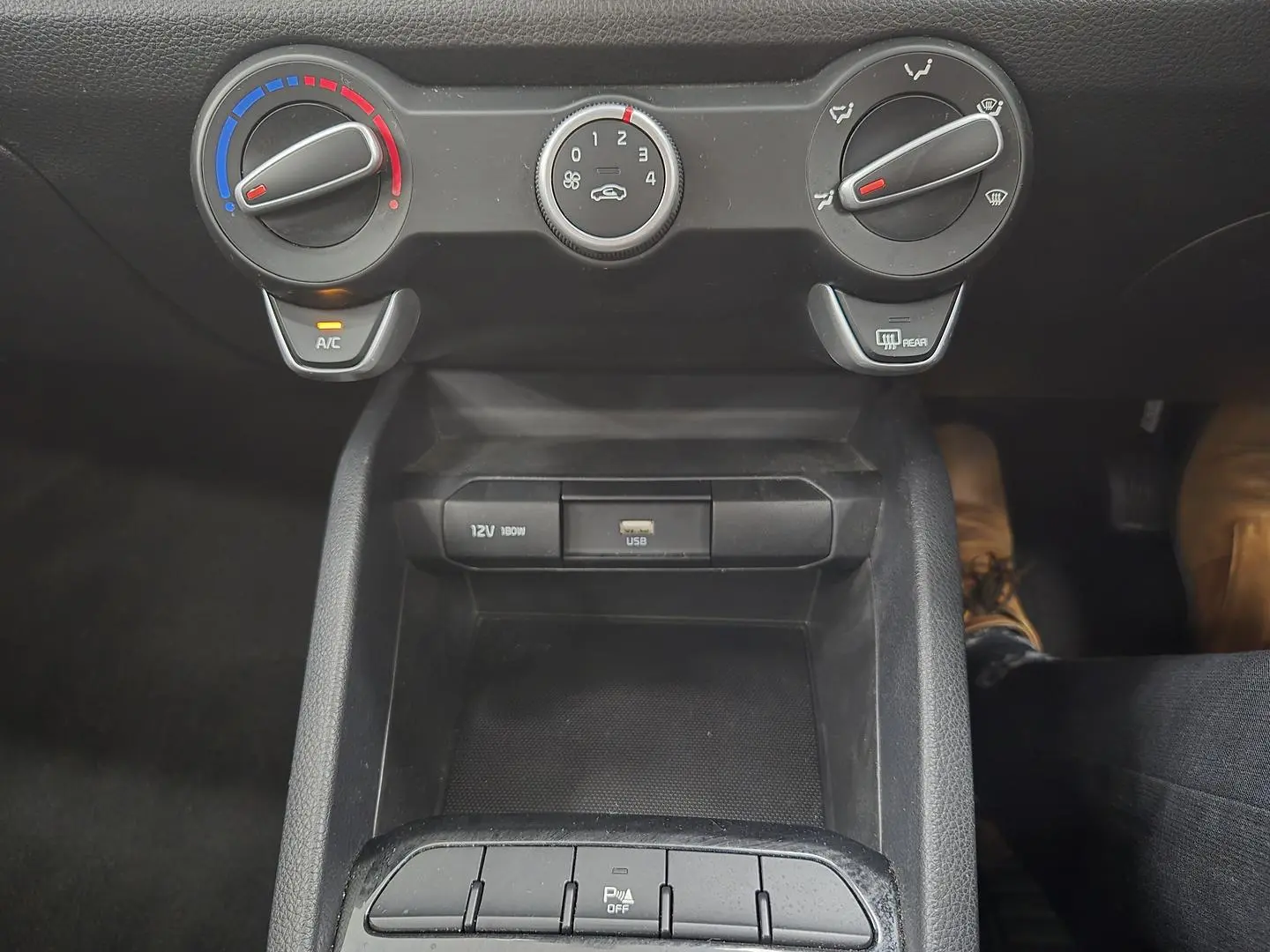 2023 Kia Stonic Gallery Image 28