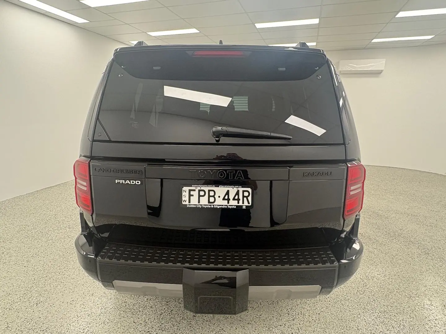 2025 Toyota Landcruiser Prado Gallery Image 4