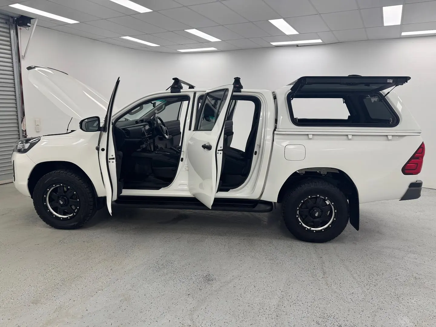 2021 Toyota Hilux Gallery Image 11