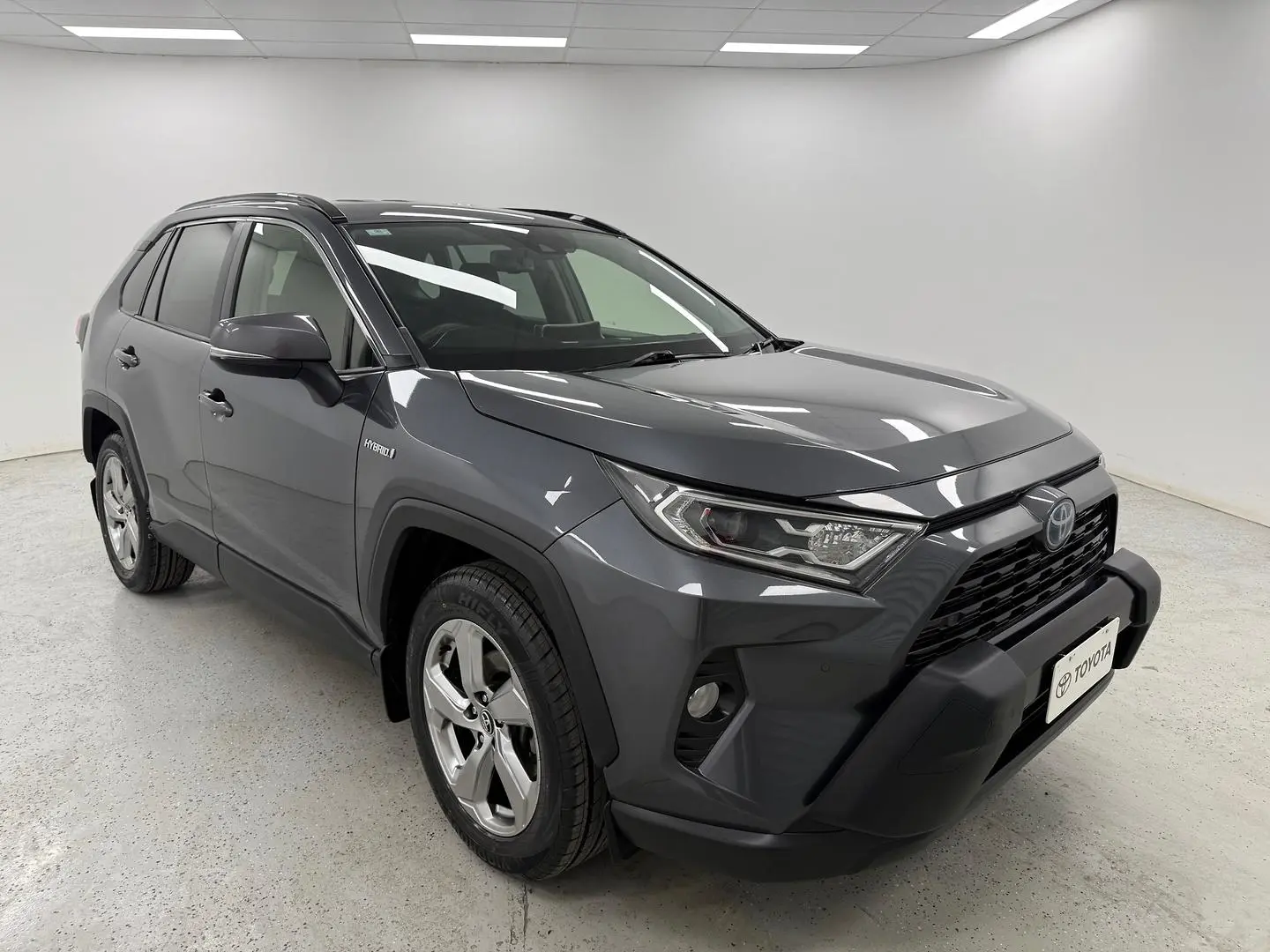 2019 Toyota RAV4 Gallery Image 1