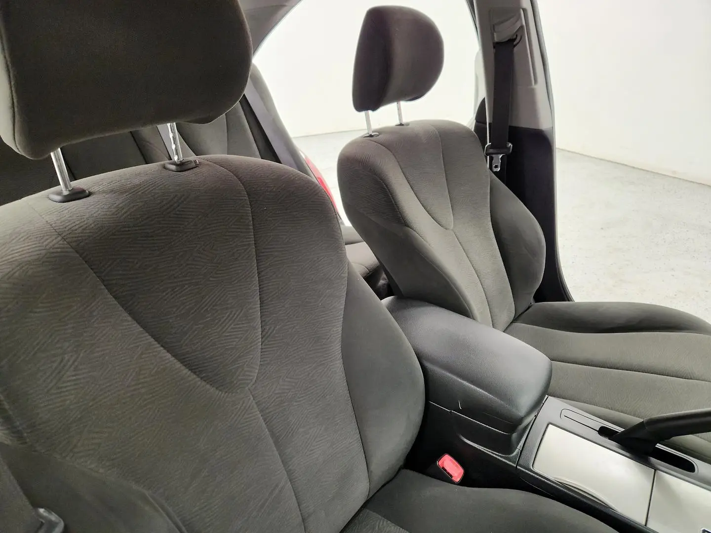 2011 Toyota Camry Gallery Image 24