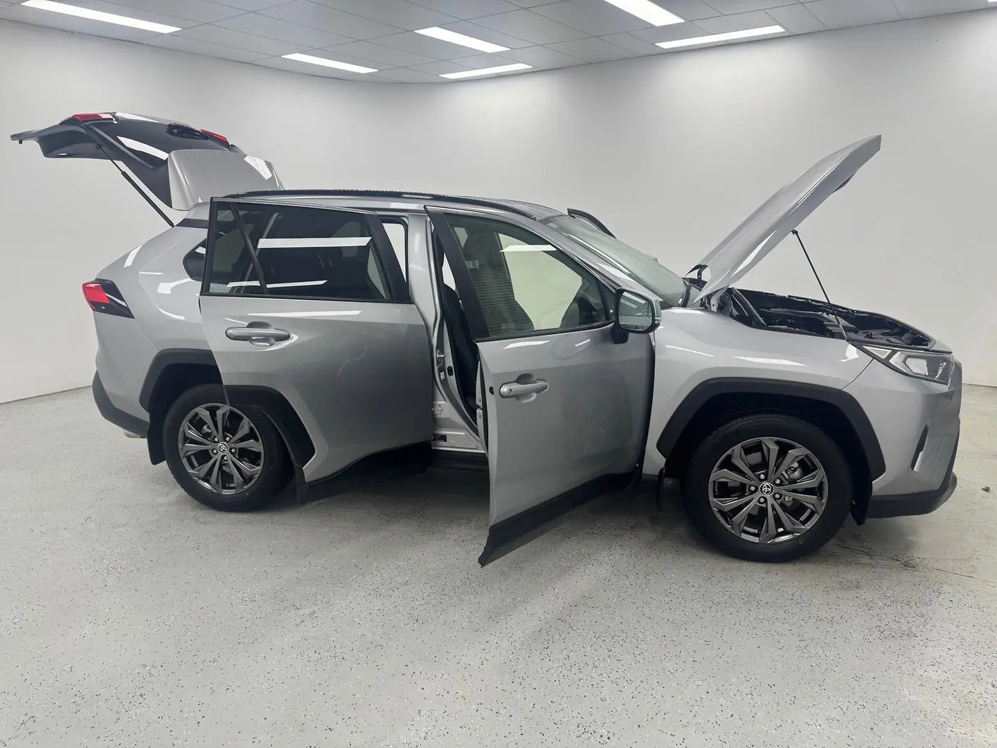 2022 Toyota RAV4 Gallery Image 8