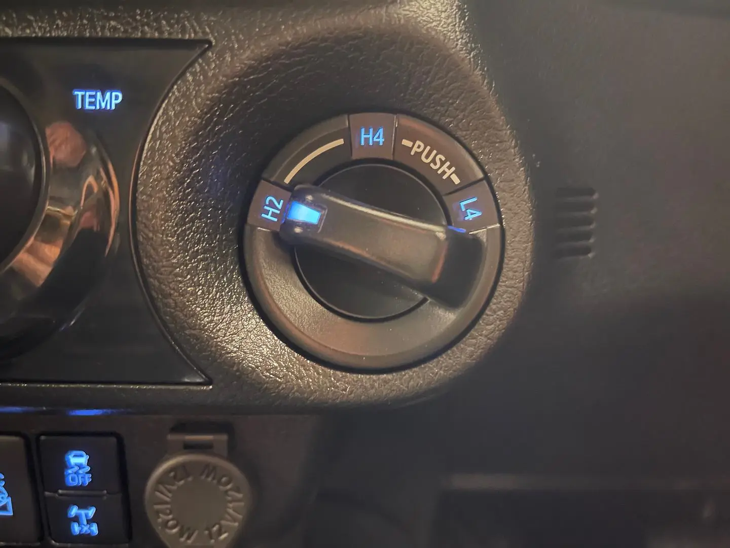 2025 Toyota Hilux Gallery Image 29