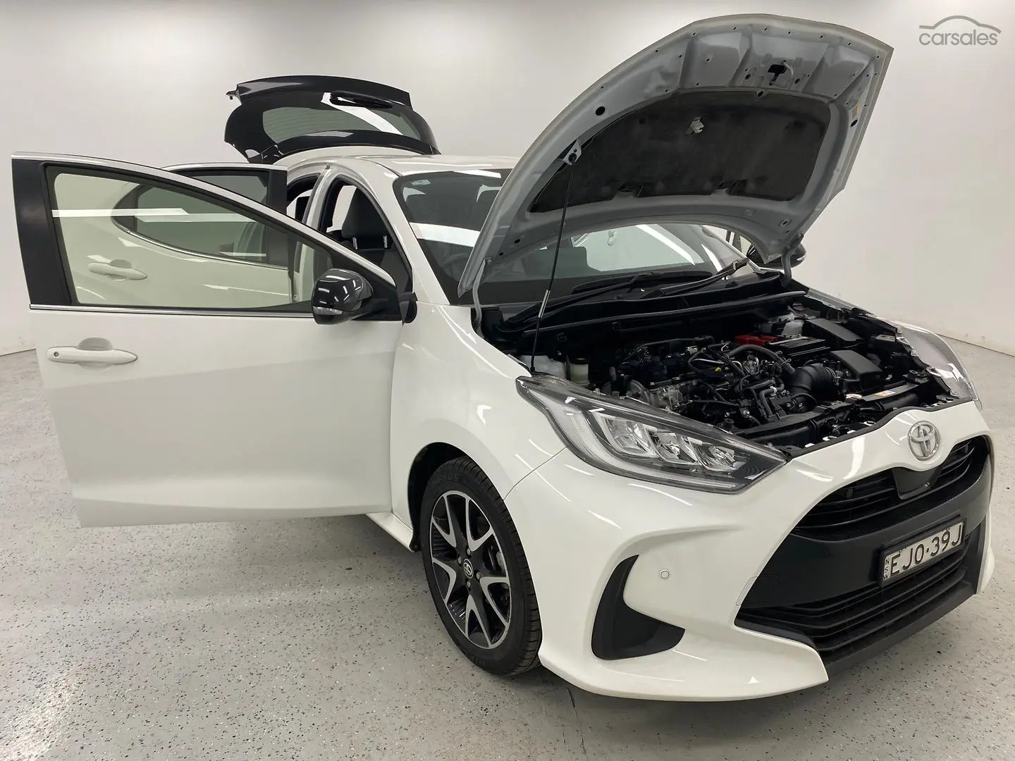 2020 Toyota Yaris Image 9