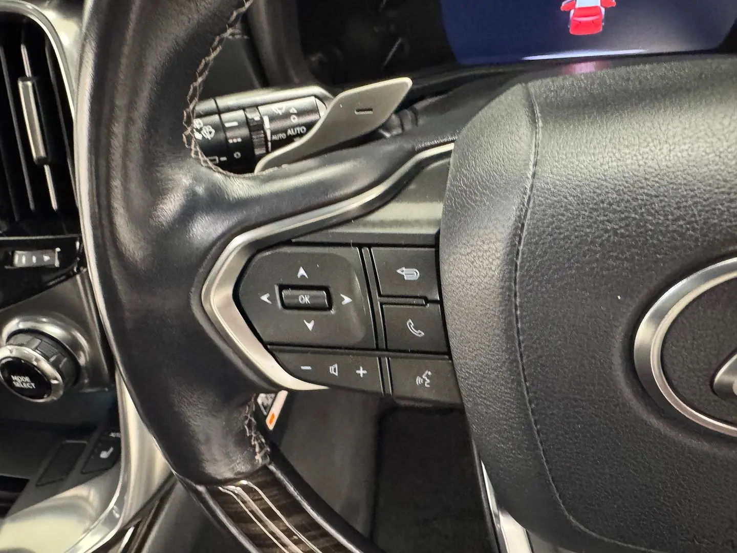 2022 Lexus LX Gallery Image 17