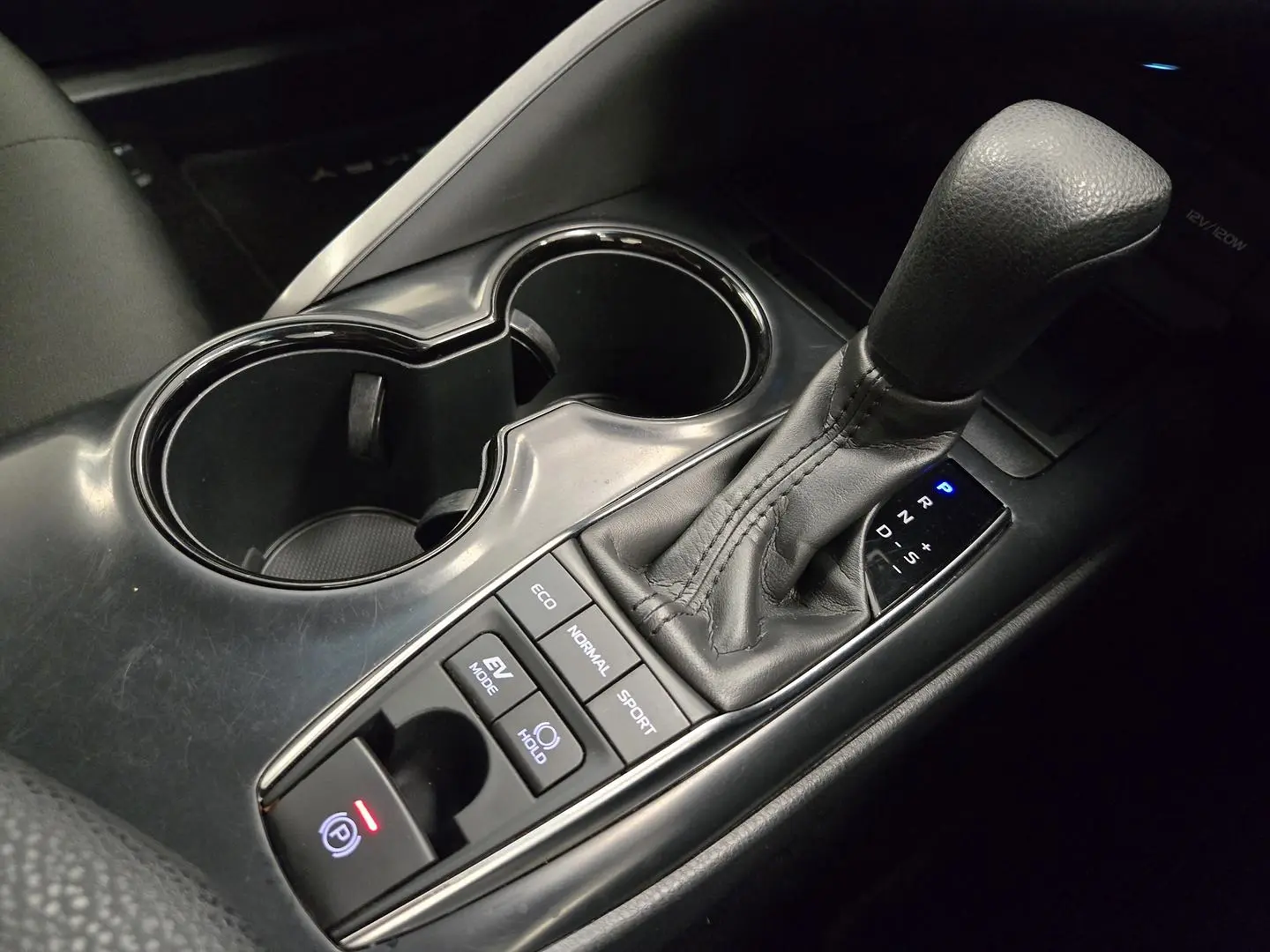 2019 Toyota Camry Gallery Image 32