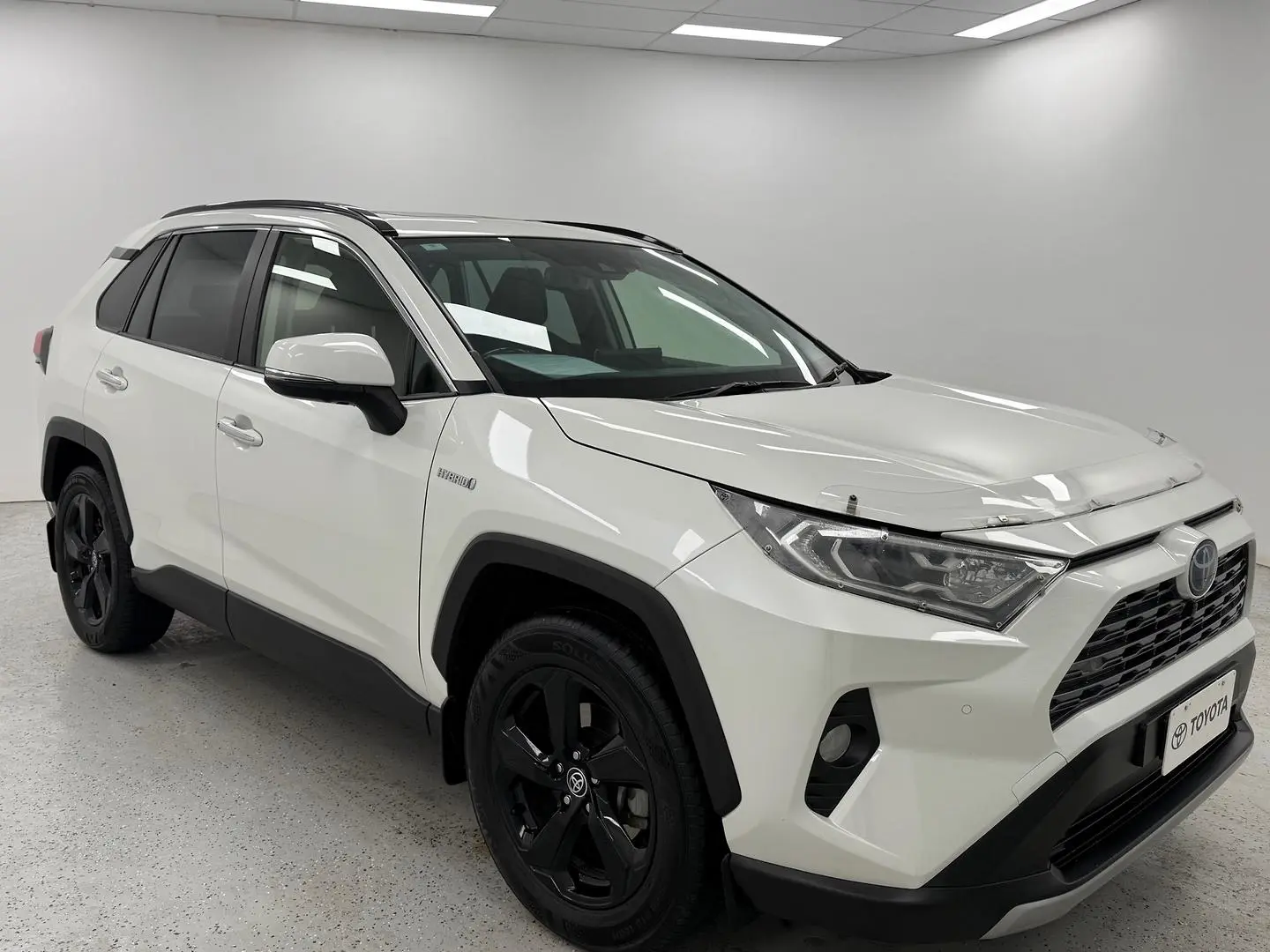 2020 Toyota RAV4 Gallery Image 1