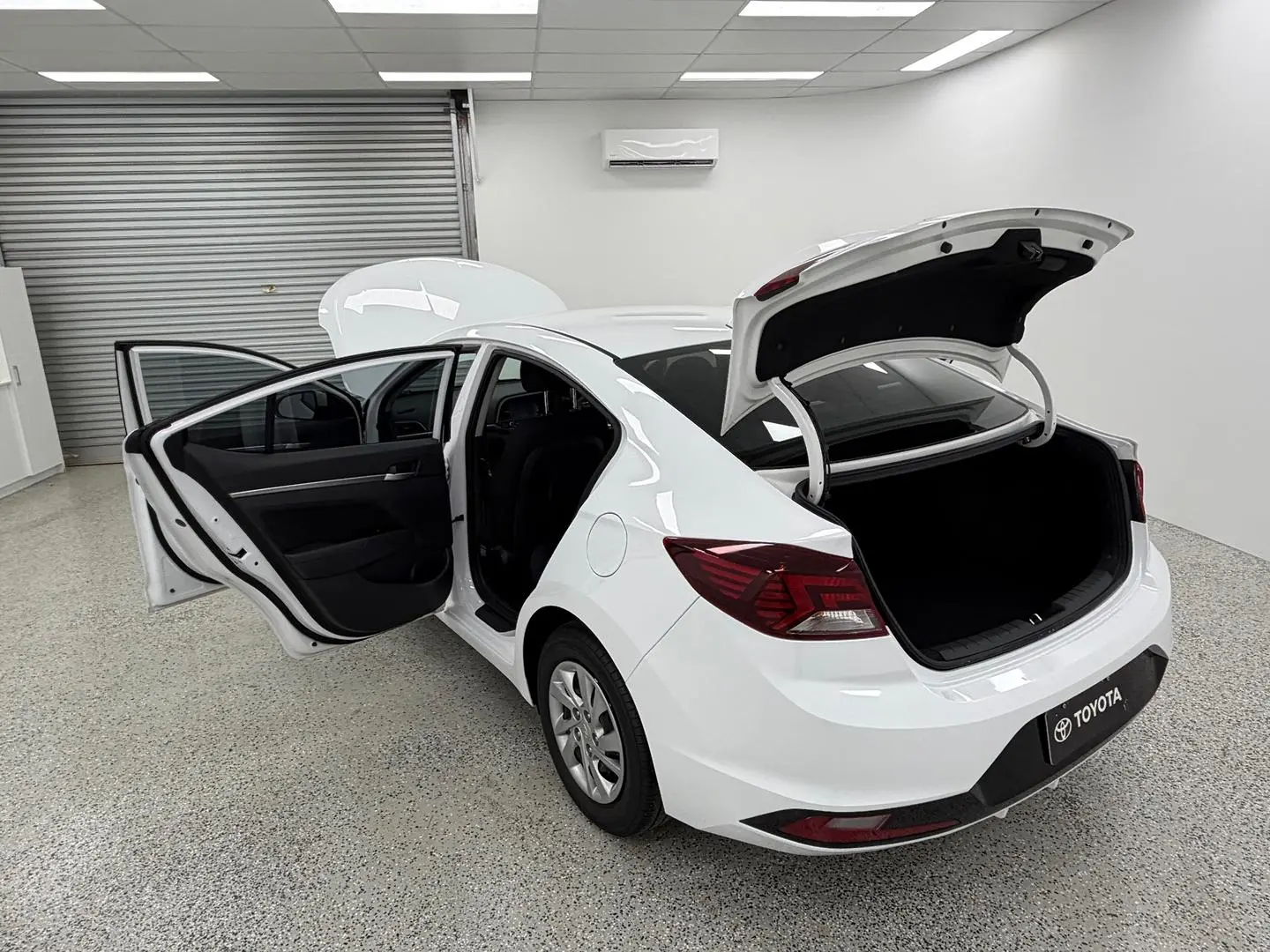 2019 Hyundai Elantra Gallery Image 10