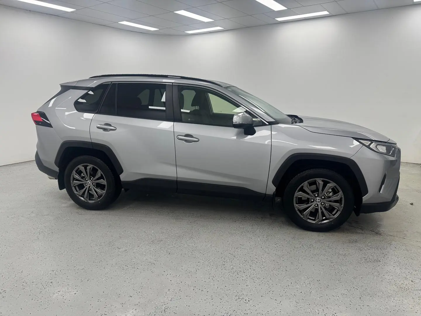 2022 Toyota RAV4 Gallery Image 2