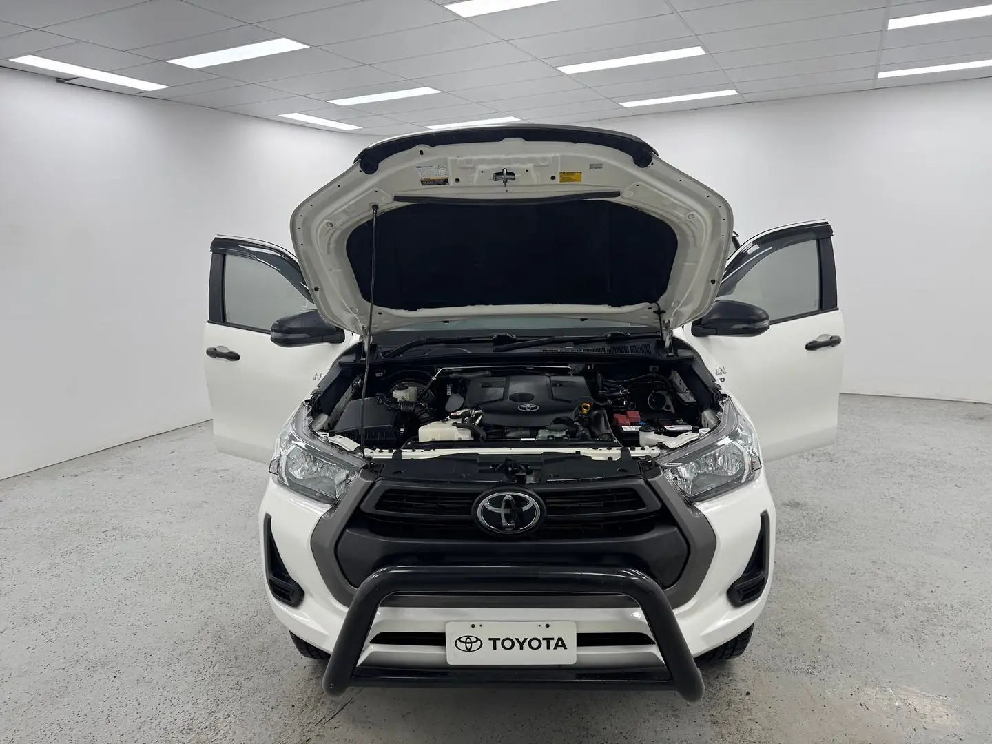 2021 Toyota Hilux Gallery Image 13