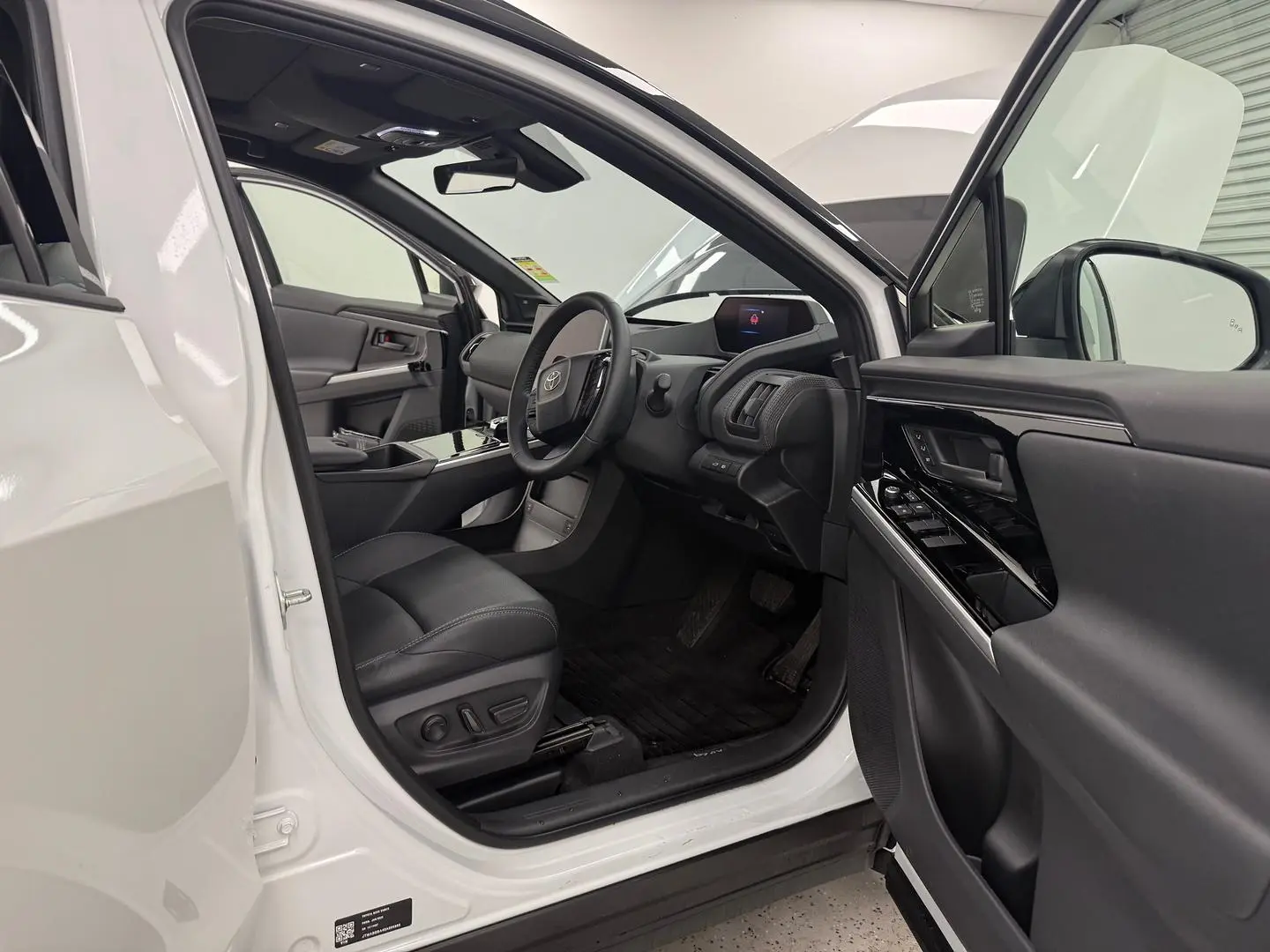 2025 Toyota bZ4X Gallery Image 17