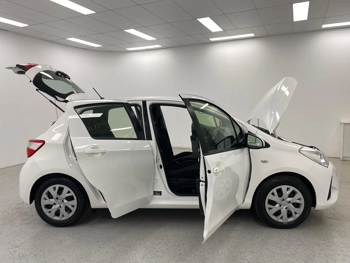 2019 Toyota Yaris Gallery Image 10