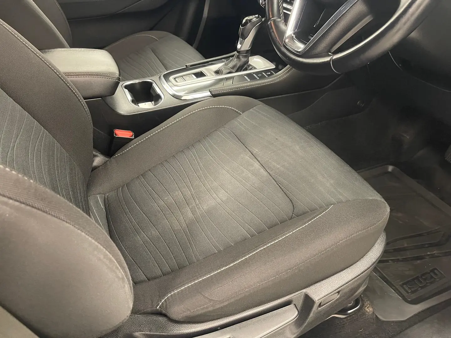 2021 Isuzu MU-X Gallery Image 21