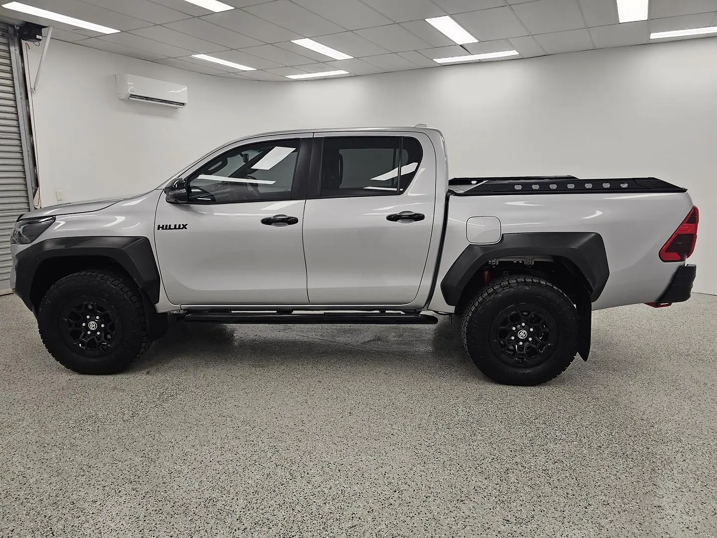 2025 Toyota Hilux Gallery Image 6