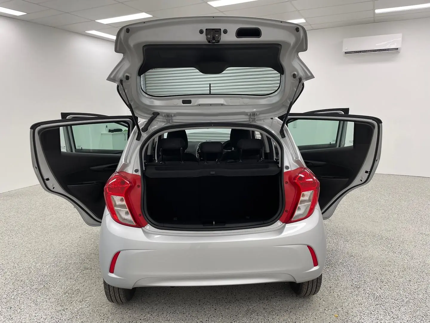 2016 Holden Spark Gallery Image 11